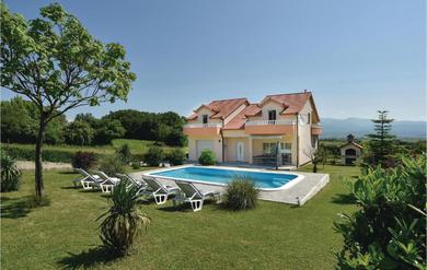 Holiday home Stunning home in Sinj with 5 Bedrooms, WiFi and Heated swimming pool