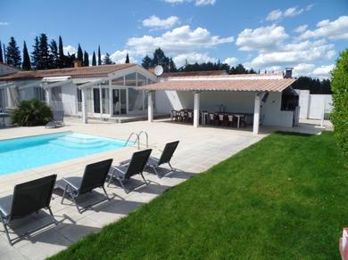 Вилла Villa de 6 chambres avec piscine privee sauna et jardin clos a Meynes