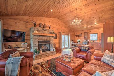 Дом отдыха Great Smoky Mountains Cabin near Cashiers, NC!