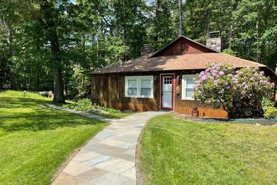 Villa Peaceful Getaway Cottage on grounds of historic mid-century gem