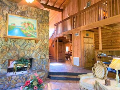 Villa Entire Spectacular Log Home on Acreage with Pool and Spa