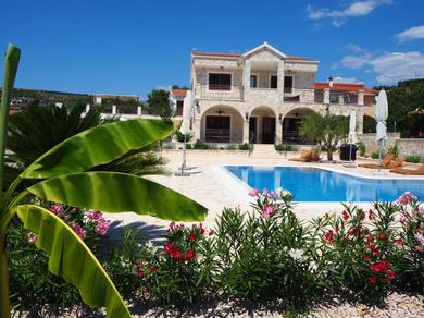 Apartments Villa Ludilo mit 4 Apartments in Poljica - Marina bei Trogir Split