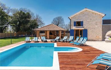 Holiday home Awesome Home In Bibici With 4 Bedrooms, Wifi And Outdoor Swimming Pool