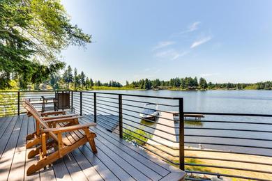 Hotel Gorgeous Long Lake Home with Dock, Kayak, SUP and More