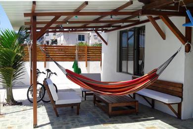 One bedroom appartement with shared pool terrace and wifi at Pereybere