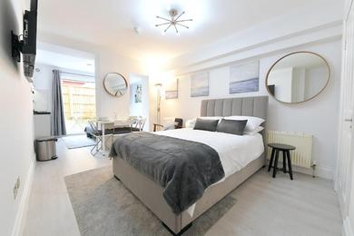 Apartments London Studios Very Close to Central Line Underground Shepherds Bush and Westfield Newly Refurbished