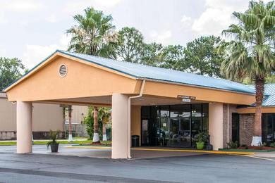 Hotel Quality Inn Hinesville - Fort Stewart Area, Kitchenette Rooms - Pool - Guest Laundry