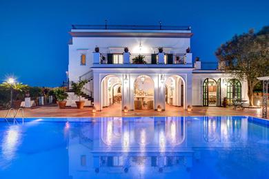 Апартаменты The Palace by Gocce - Luxury Villa with Pool