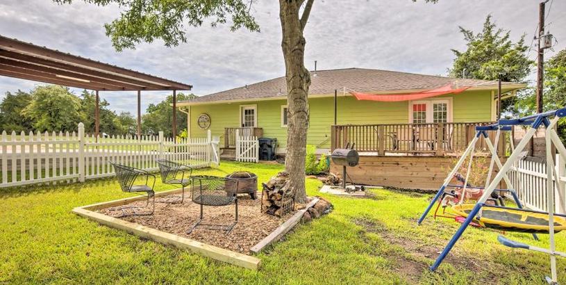 Holiday home The Gathering Place Brenham Home on 6 Acres