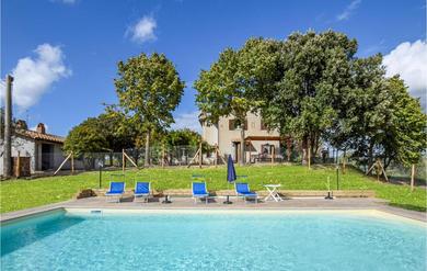 Holiday home Beautiful home in Giove with Outdoor swimming pool, 5 Bedrooms and WiFi