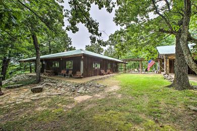Holiday home Pine Lodge Cabin on 450 Acres in Ozark Mountains