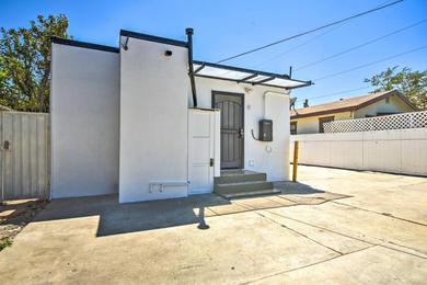 Дом отдыха Cozy Lawndale Home about 4 Mi to Manhattan Beach!