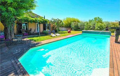 Holiday home Awesome home in Jonquières with Outdoor swimming pool, WiFi and 1 Bedrooms