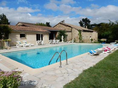 Дом отдыха Nice holiday home with private swimming pool near Valence