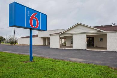 Отель Motel 6-Madisonville, TX