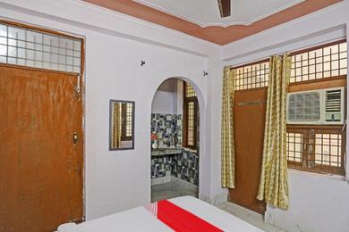 Hotel Flagship Royal Stay Home Near New Ashok Nagar Metro Station
