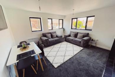 New Build 2 Bed Sleeps 5 Close to City Centre Free Parking