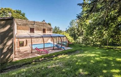 Holiday home Awesome home in Fontiers Cabardes with Indoor swimming pool, WiFi and 5 Bedrooms