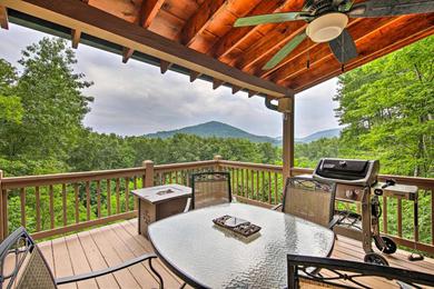 Holiday home Dreamy Blue Ridge Cabin with Decks and Game Room!