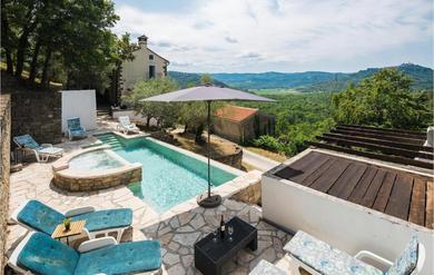 Holiday home Awesome Home In Cotici With Jacuzzi, Wifi And Private Swimming Pool