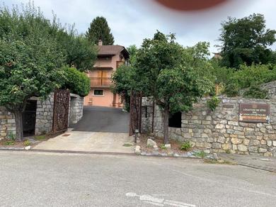 Апартаменты appartement avec Jacuzzi hammam sauna privatisé au rez de chaussée ds maison à Voglans à 2 kilomètres du lac du bourget en Savoie entre Chambéry et Aix les Bains cure thermale