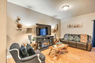 Holiday home Sandy Townhome, 1 Mi to Meinig Memorial Park!