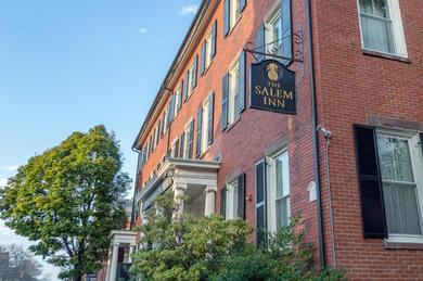 Отель The Salem Inn