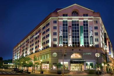 Отель Embassy Suites by Hilton Washington DC Chevy Chase Pavilion