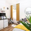 Apartments Big Value Bedsit - Fast WiFi & Free Local Parking By PROPERTY PROMISE