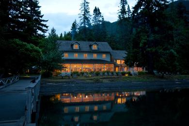 Лодж Lake Crescent Lodge