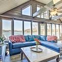 Дом отдыха Lake of the Ozarks Gem Dock and Outdoor Space!