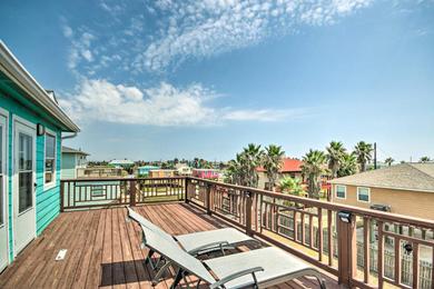 Holiday home Surfside Retreat Steps to Beach and Local Eats!
