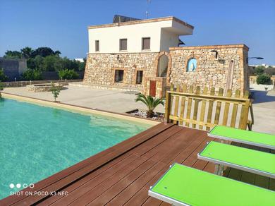 4 bedrooms villa with private pool and enclosed garden at Castrignano del Capo