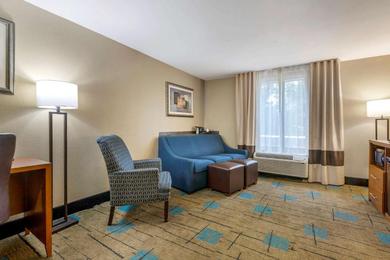 Hotel Comfort Suites near MCAS Beaufort