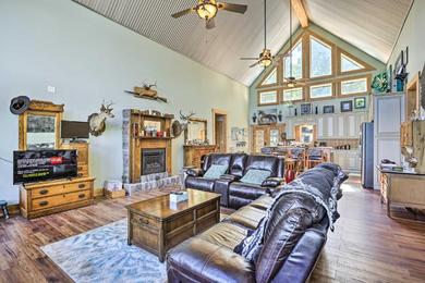 Дом отдыха Spacious Lineville Home with Deck and Mtn Views!