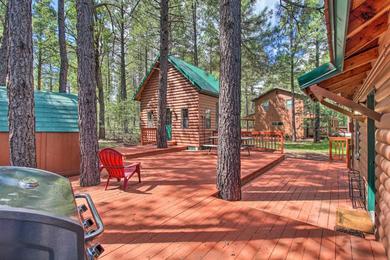 Holiday home Woodsy Pinetop Cabin and Deck and Separate Casita
