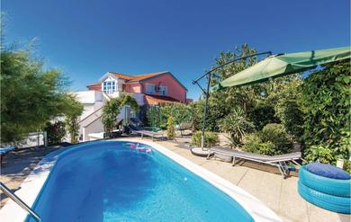 Holiday home Amazing home in Cavle with 3 Bedrooms, WiFi and Outdoor swimming pool