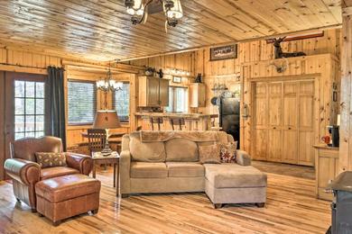 Holiday home Cabin on Table Rock Lake with Hot Tub and Fire Pit!