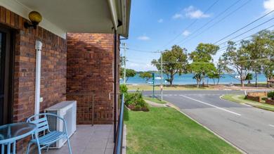 Holiday home Stylish Holiday apartment opposite Bribie Foreshore