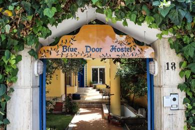 Хостел Blue Door Hostel