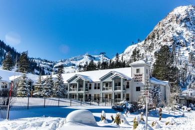 Отель Ski-In Ski-Out Squaw Valley Lodge Slopeside Townhome