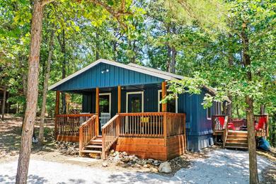  Broken Bow Cabin with Hot Tub and Game Room!