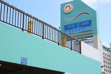 Отель Sun & Sand Resort Oceanfront Suites