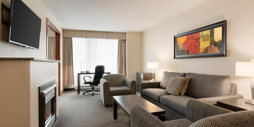 Отель Embassy Suites by Hilton - Montreal