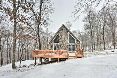 Дом отдыха Cabin with Fireplace - 1 Mi to Whitetail Ski Resort!