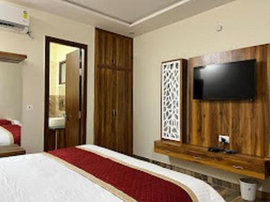 Hotel Hotel Taj Sarovar By WB Inn