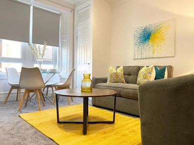 Apartments 1 Bedroom Apartment by Central Serviced Apartments - Modern - Good Location - Close to Transport Links - Quiet Neighbourhood - WiFi - Fully Equipped - Monthly Stays Welcome - FREE Street Parking - Weekly & Monthly Stay Offers