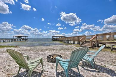 Holiday home Luxury Lake Weir Beach Retreat with Private Dock!