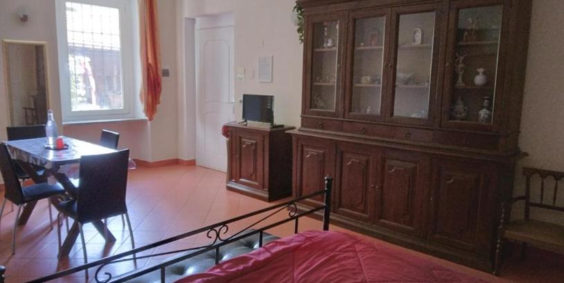 Гостевой дом "B&B Sans égal", con camere private e appartamenti al piano terra a Biella zona stazione