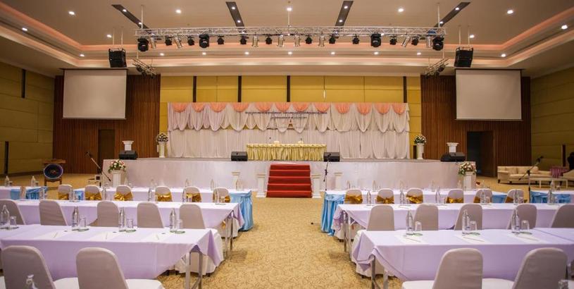 Отель Royal Nakhara Hotel and Convention Centre
